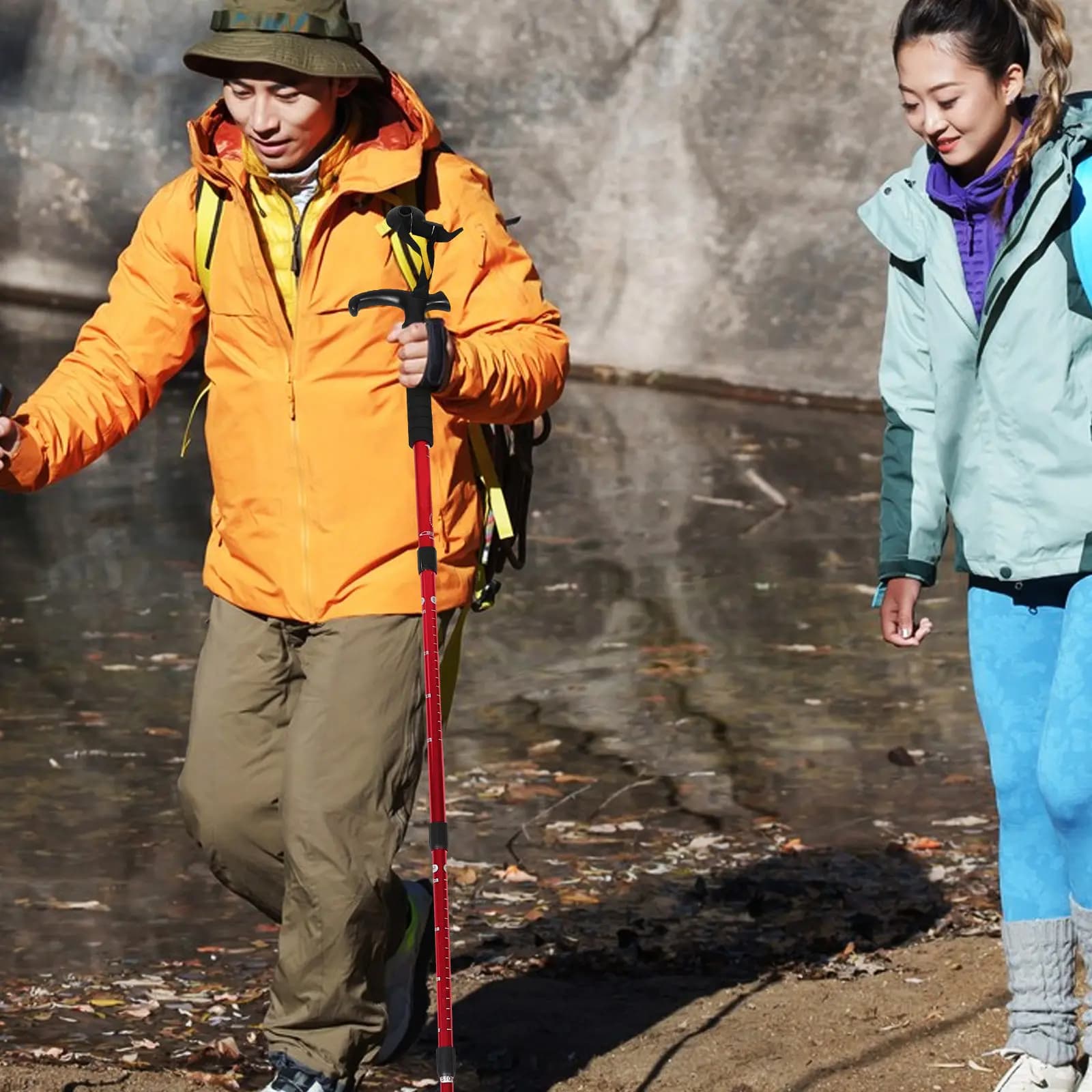 Bastone da Trekking Regolabile in Quattro Sezioni con Impugnatura Curva Ammortizzante, Bastone Pieghevole Leggero per Anziani