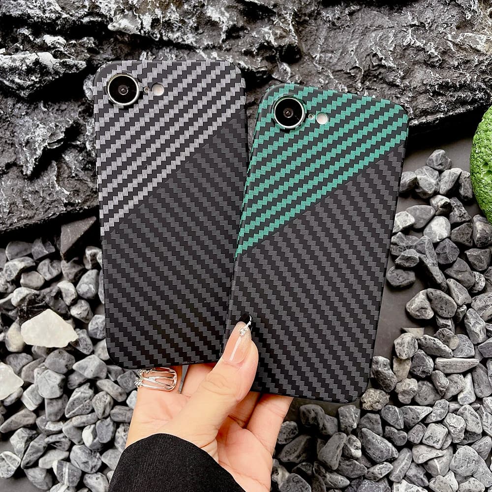 Custodia per iPhone 17E 16E in PC con texture in fibra di carbonio, cover rigida opaca per iPhone 16E, ultrasottile e antiurto