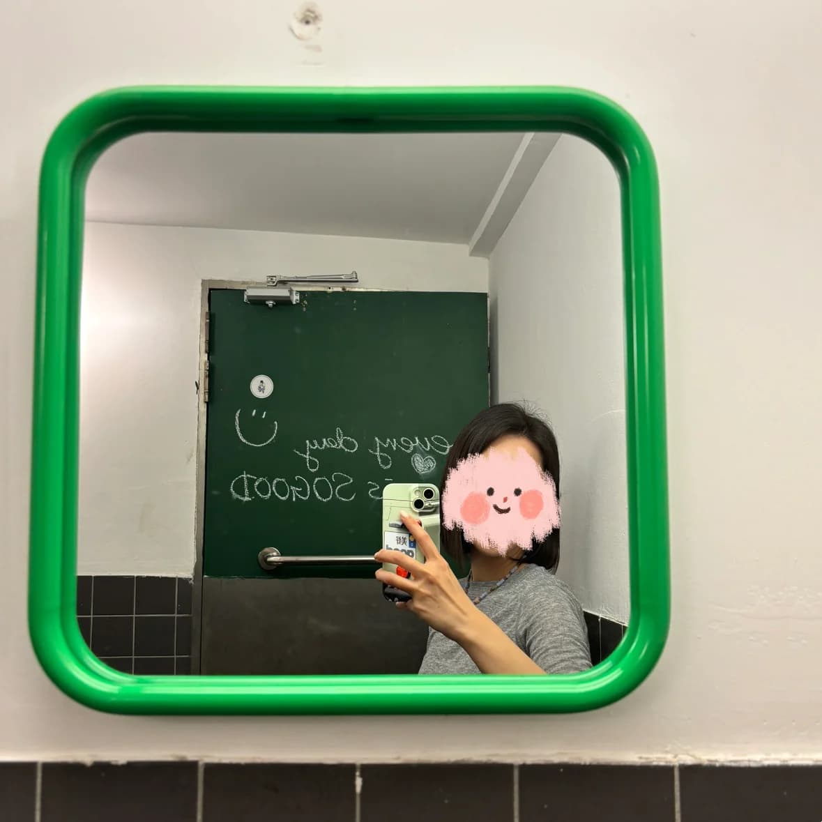 Specchio da bagno in acciaio inossidabile Piccolo e moderno con struttura in metallo Specchio per trucco portatile Appeso a parete Spiegel Decorazione per la casa
