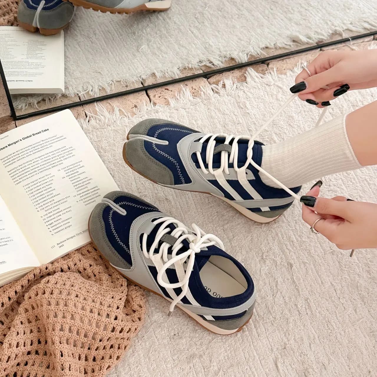 Mix Color Lady Tabi Shoes Canvas Shoes Comfort Girl Flats Split Toe Footwear Soft Bottom Loafers Solid Brief Ladies Ladies A0070