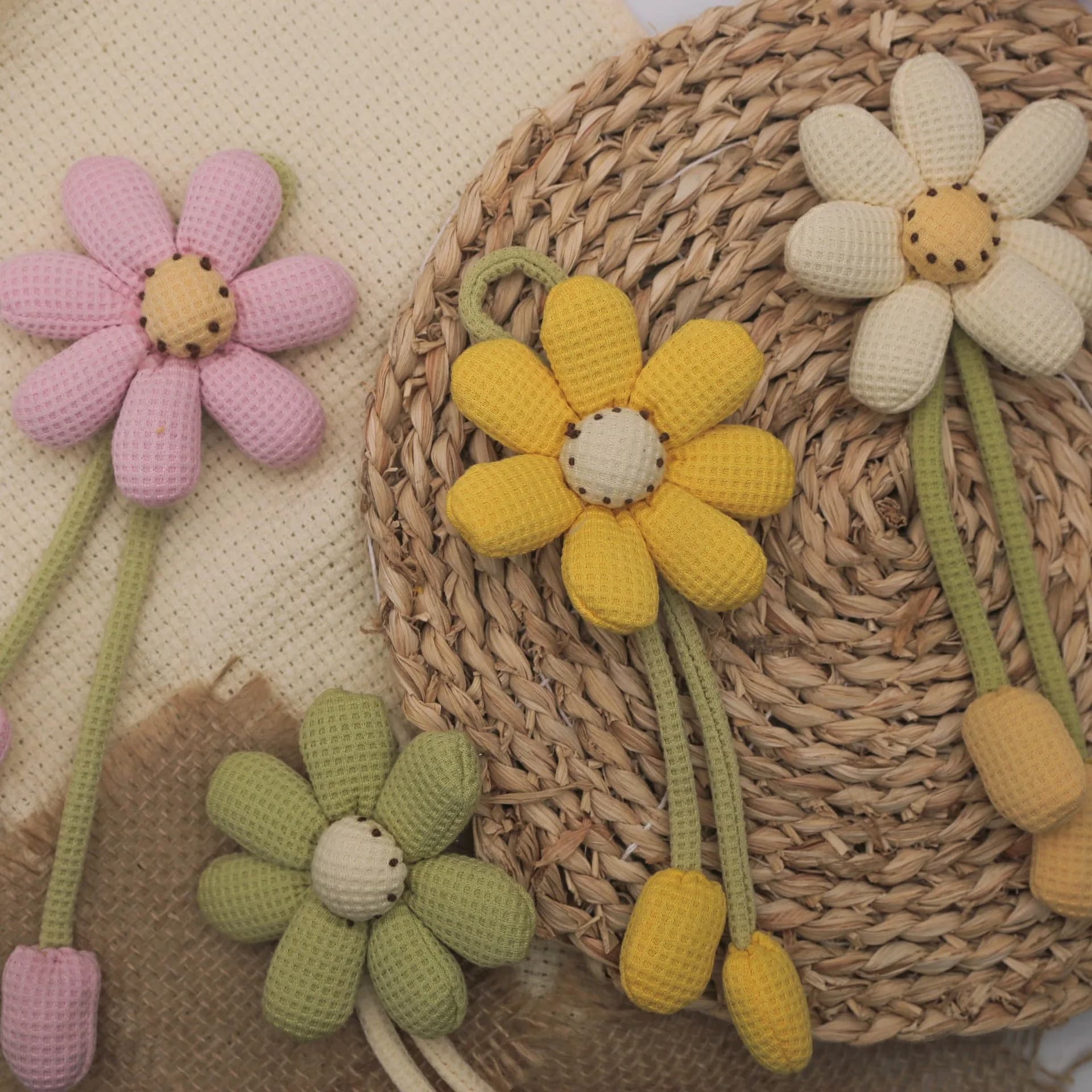 Spilla tridimensionale a doppia fiore in tessuto Spilla a fiore a cinque petali Abbigliamento e borsa artigianali Decorazione fai da te
