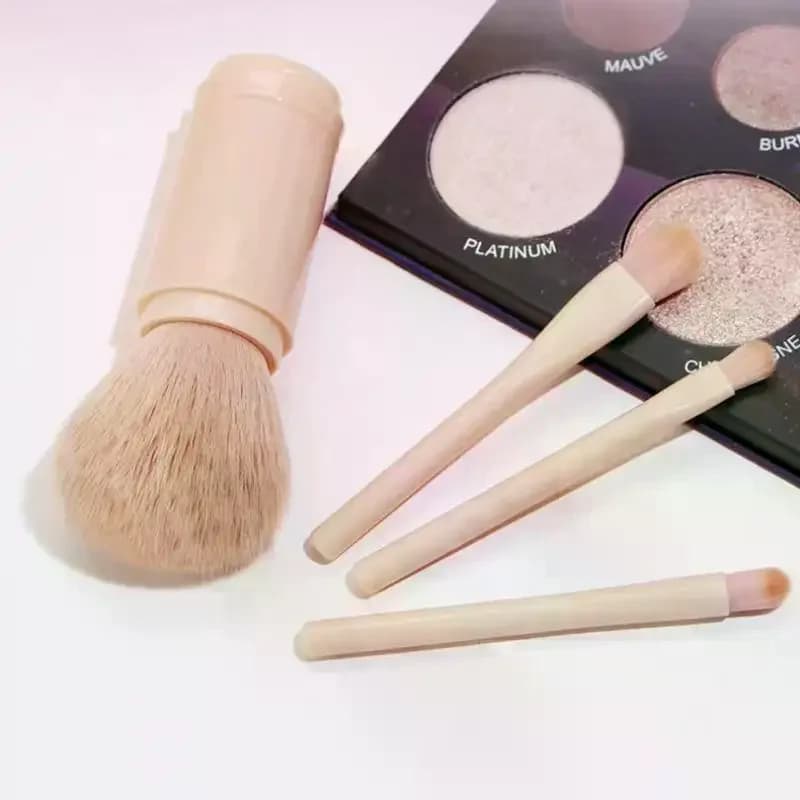 Set di pennelli da trucco da viaggio 4 in 1, pennello kabuki retrattile e 3 pennelli piccoli per occhi con setole morbide, piccoli e portatili per ritocchi.