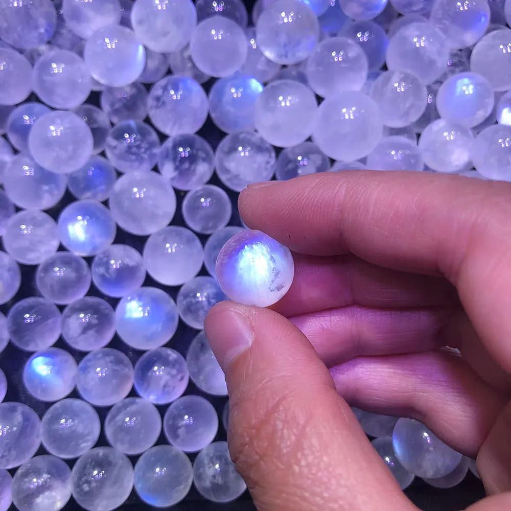 1pc Pietra di luna blu Sfera di pietra naturale Pietre preziose Cristalli Pietre Guarigione Cristallo Reiki Minerali Quarzo Energia Decorazioni per la casa