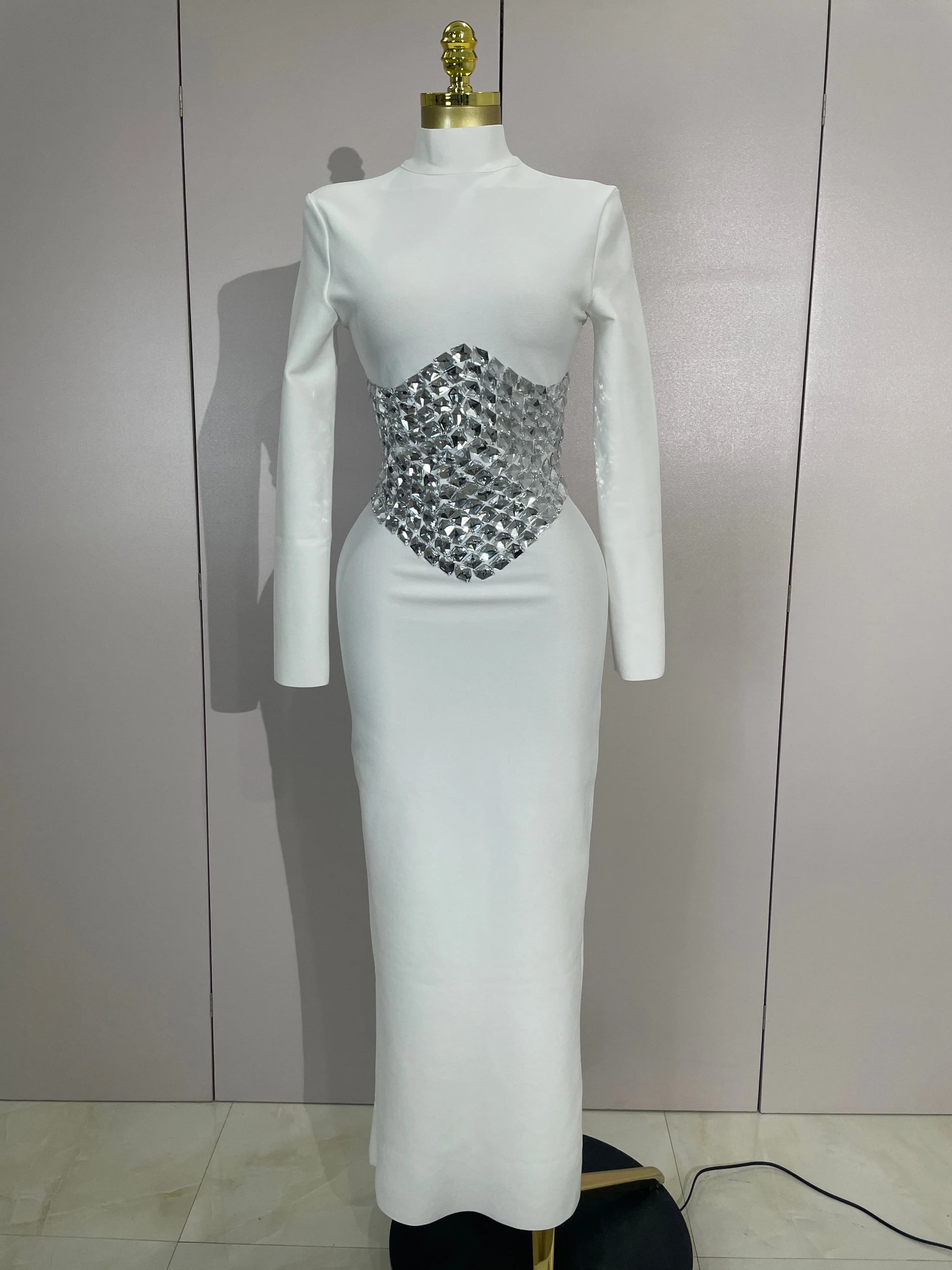 Abito Lungo Elegante da Donna per Serate di Gala, Feste di Compleanno, Matrimoni, con Diamanti Scintillanti e Maniche Lunghe