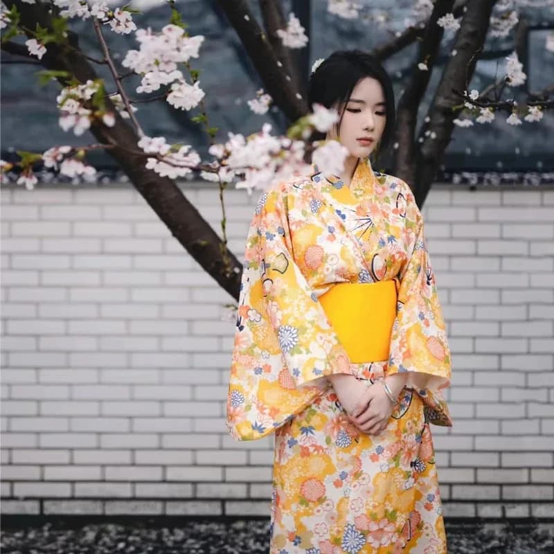 Kimono giapponese per donna Accappatoio con stampa floreale arancione Primavera calda Ragazze Kawaii Ritratto Vetrina Servizio fotografico Geisha Cosplay