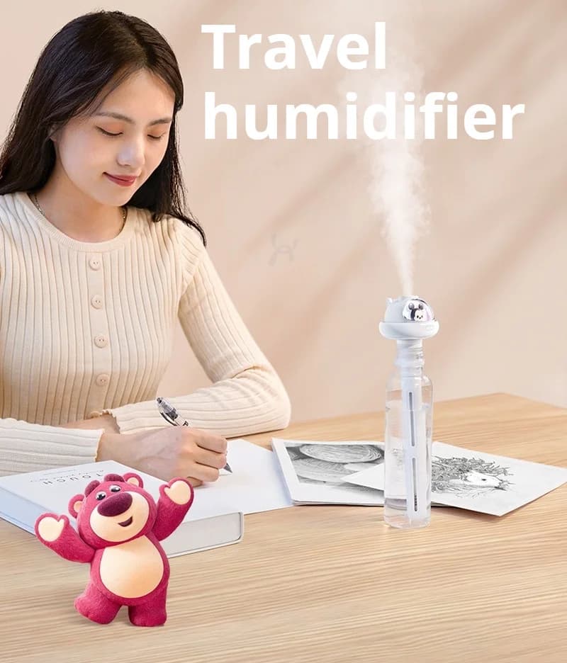 Umidificatore USB Ricaricabile a Forma di Orsetto Fragola, Atomizzatore d'Aria Portatile da Viaggio per Auto, Casa, Camera da Letto, Mini Umidificatore da Scrivania