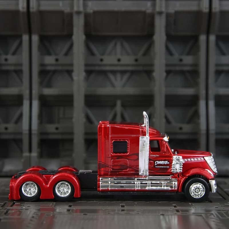 Modellino Maisto 1:64 di camion americano International Lonestar, replica in lega di un camion pesante con rimorchio, ornamento da collezione.