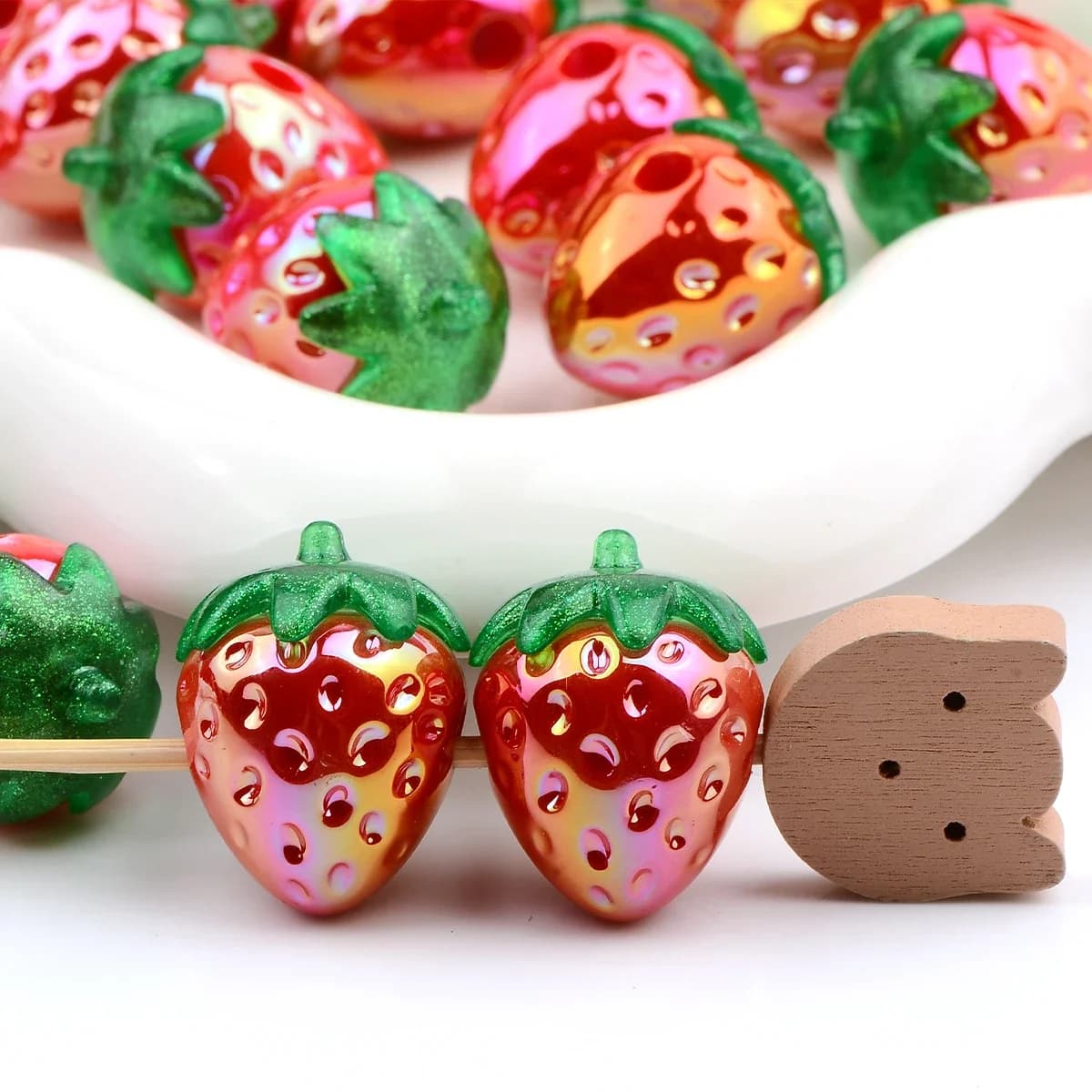 10pcs Cross Hole Strawberry Acrylic Beads for Jewelry Making Diy Loose Spacer Beads Bracelet Ornaments Key Chain Beaded Pen