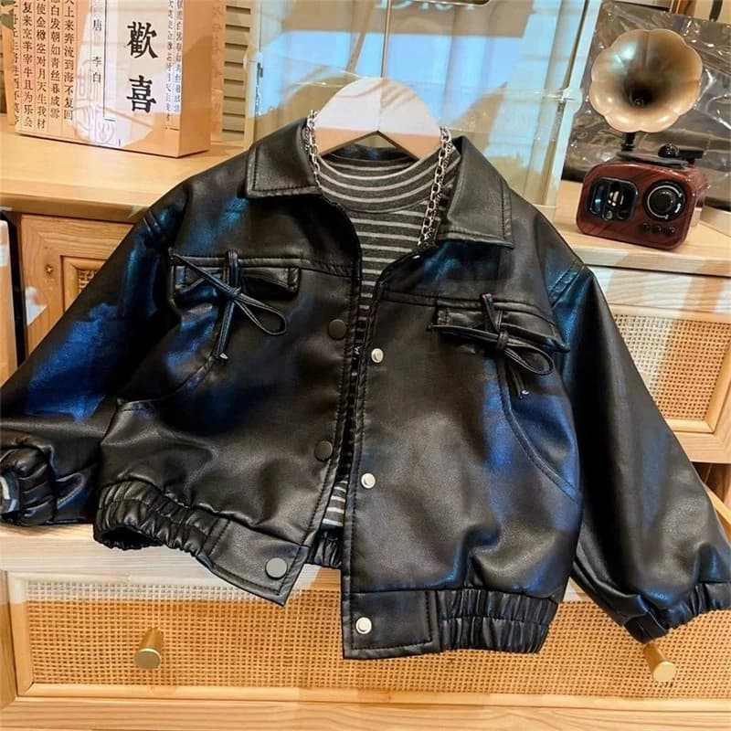 Capispalla per bambina in pelle PU con colletto rovesciato Autunno Inverno Moda calda giacca con tasca con fiocco Cappotto casual per bambini coreani