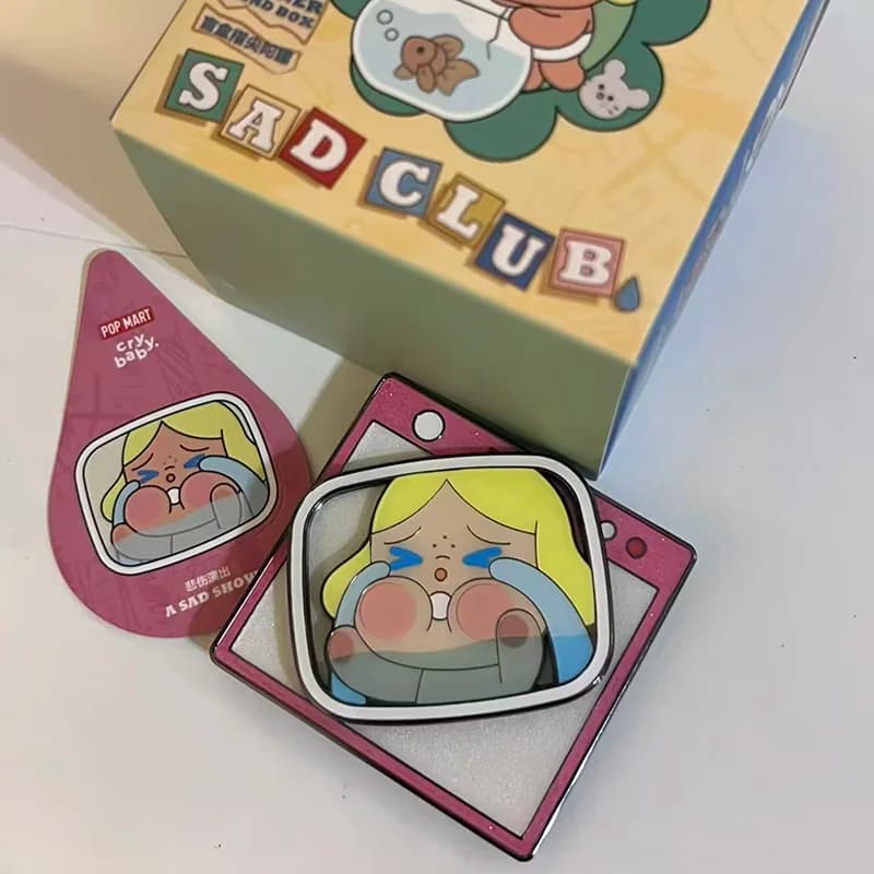 POP MART CRYBABY Serie Sad Club - Giocattoli Fidget Spinner Blind Box, Action Figure Anime Kawaii, Scatola Misteriosa