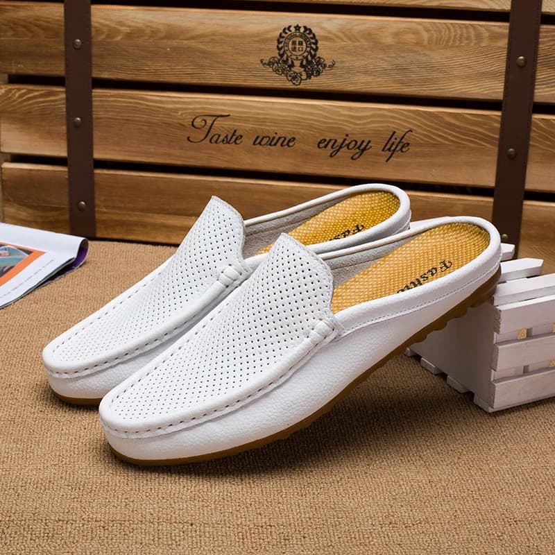 Mocassini Casual da uomo estivi moda pantofole traspiranti in vera pelle muli leggeri all'aperto mezze scarpe fresche sandali di Design italiano