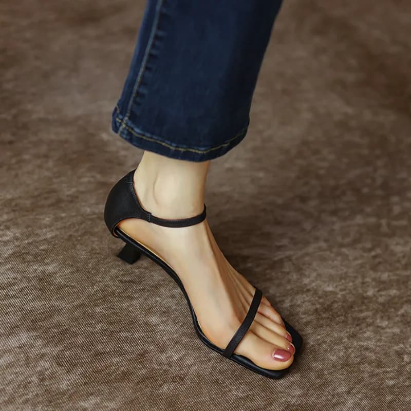 New style fashion square head open tip heel high casual summer sandals with platform and strap for woman, versatile and easy to match