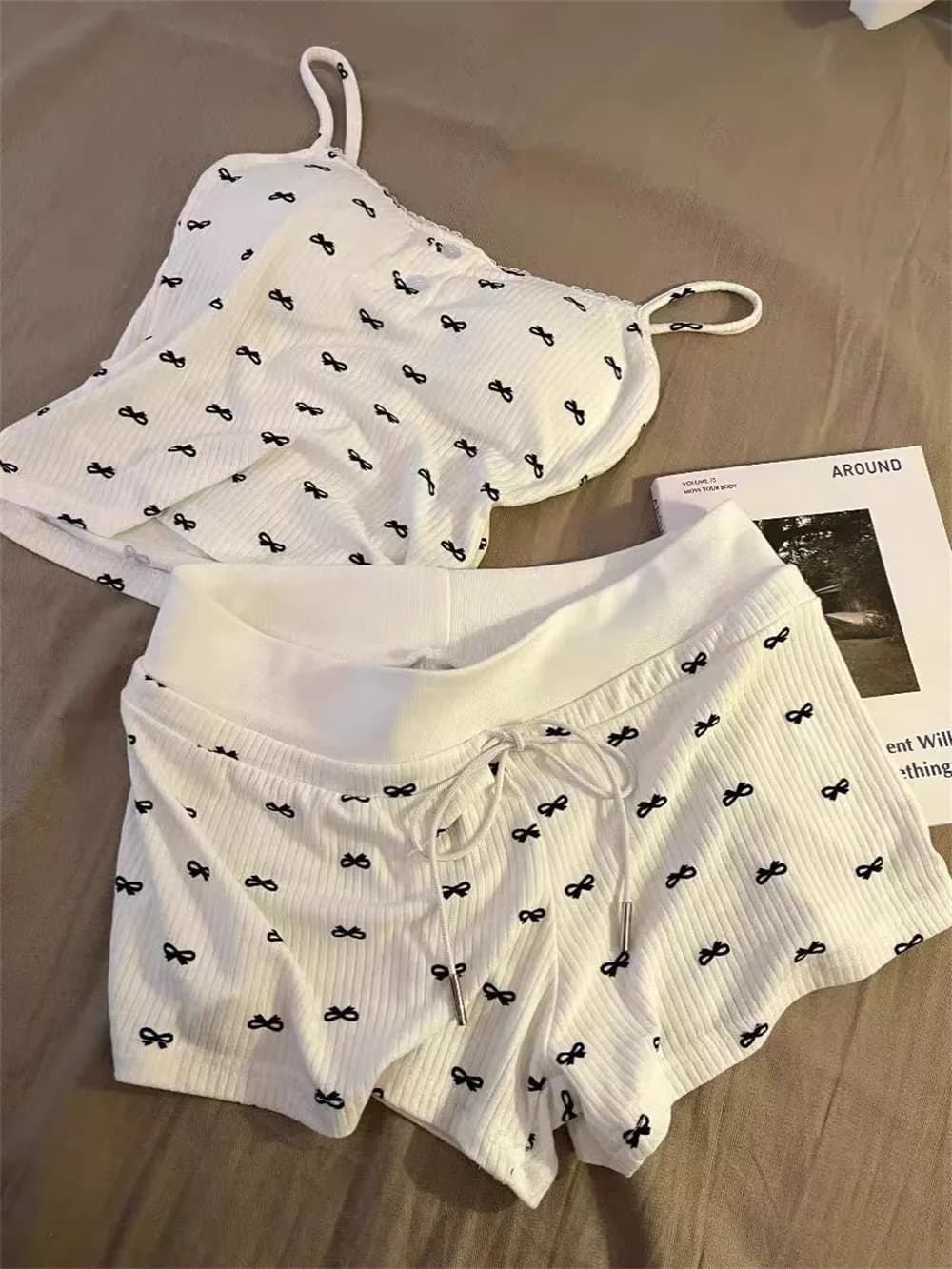 Completo Estivo da Donna: Top Slim Senza Maniche e Pantaloncini a Vita Alta Elasticizzata - Set Casual Sexy 2 Pezzi
