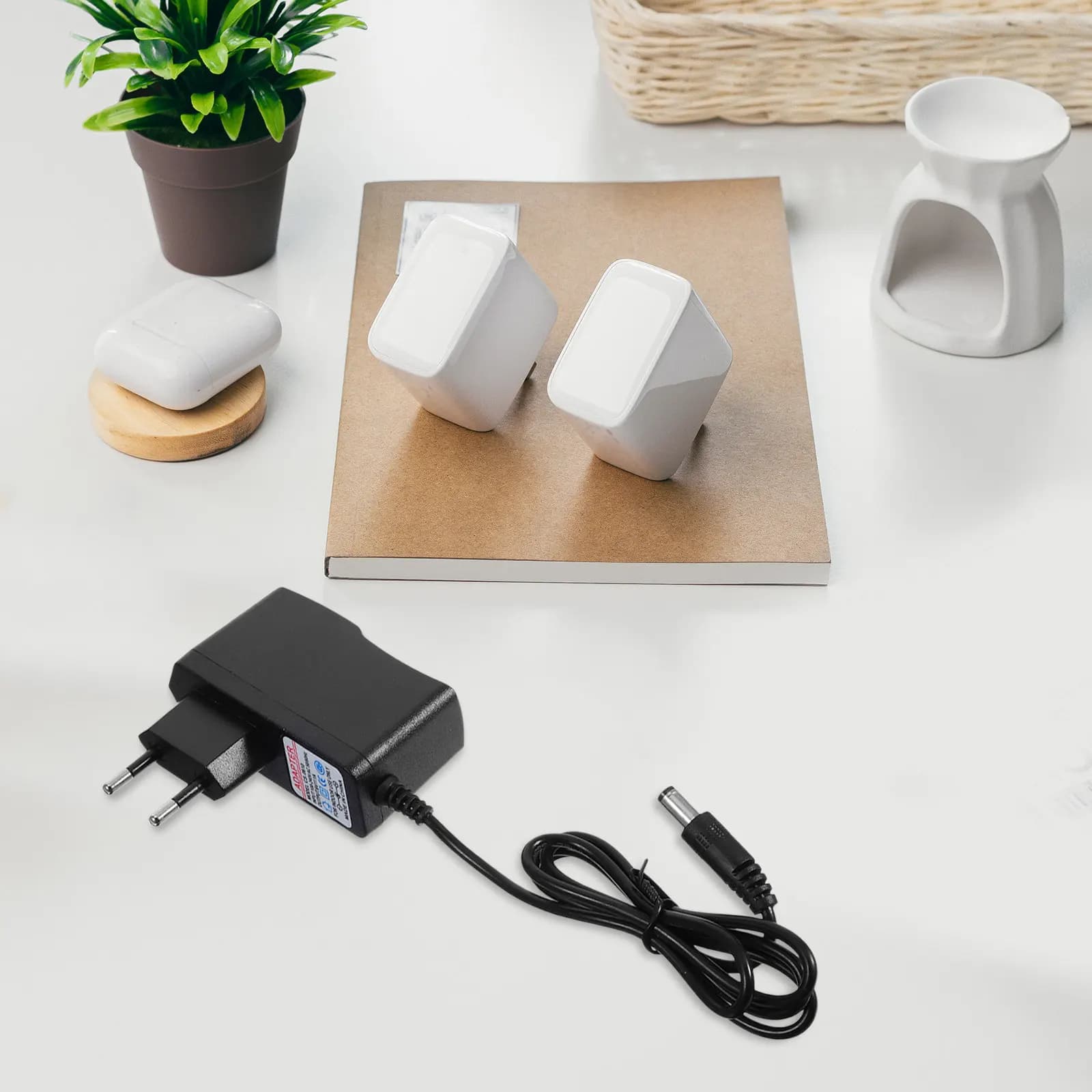 Caricatore adattatore di alimentazione CC 6V 1A Nero 5,5 mm x 2,1 mm Spina europea Ingresso 100-240 V Per uso domestico e in viaggio Design compatto per walkie-talkie