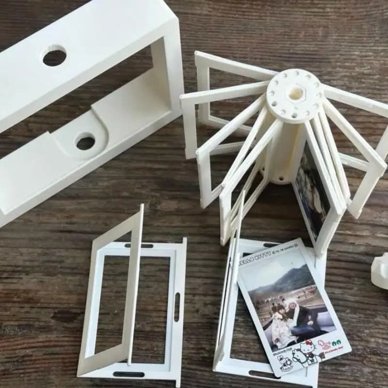 1PC cornice per foto girevole in plastica portafoto Kpop portafoto idol cornice espositore accessorio da scrivania arredamento per il desktop