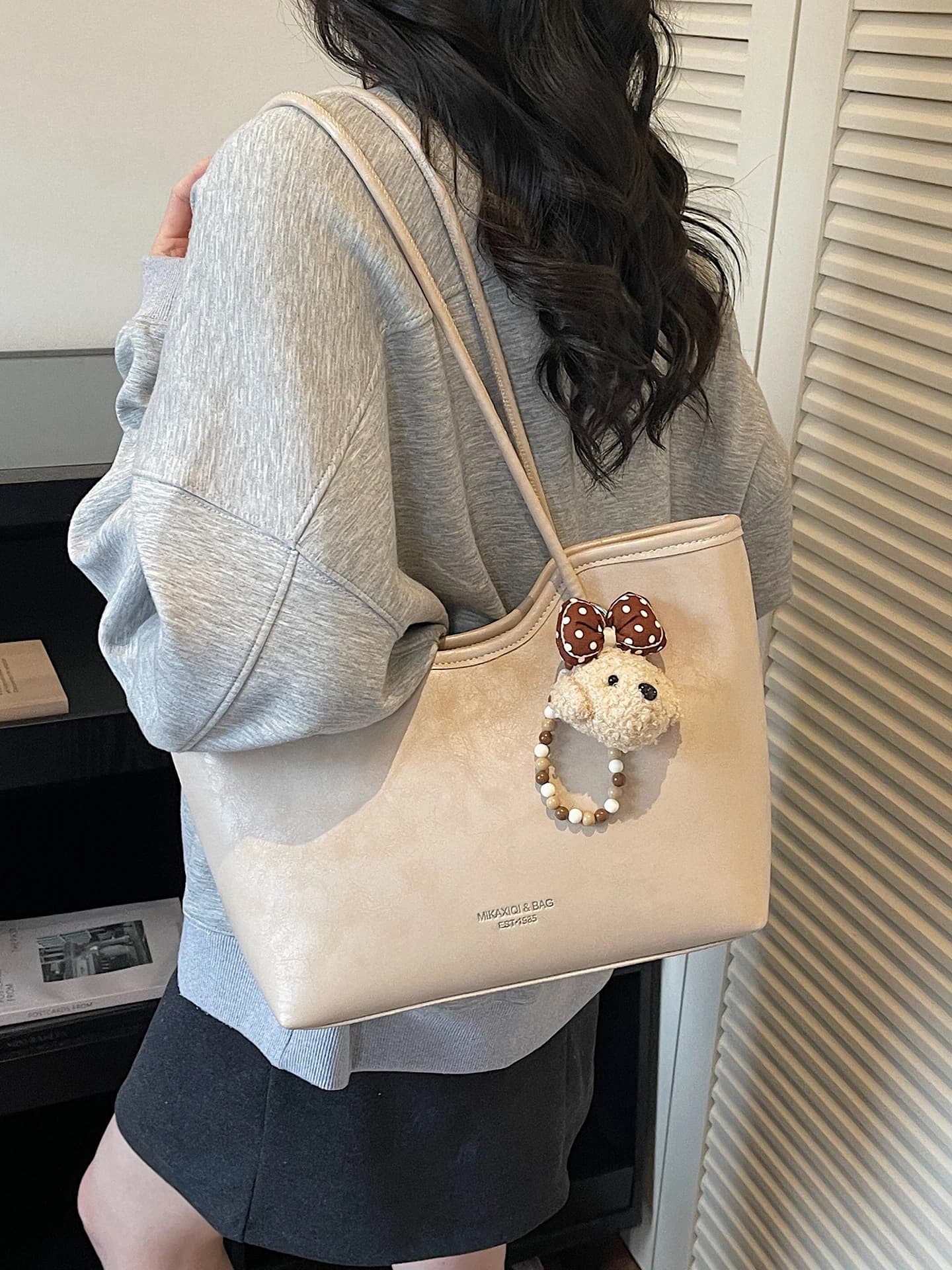 Fashionable Large Capacity Women's Tote Bag Commuter Bag Casual Simple Style Spring 2026 New Handbag Shoulder Bag for Young W...