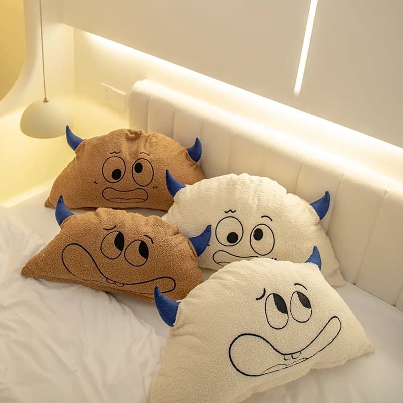 Super soft horn-shaped cartoon and fun Teddy fleece plush sofa chair pillow and doll a birthday and Christmas gift