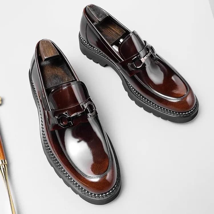 Scarpe da uomo d'affari con poggiapiedi estivo da uomo, mocassini casual con suola spessa, strato superiore in pelle di vacchetta, scarpe in pelle di vacchetta
