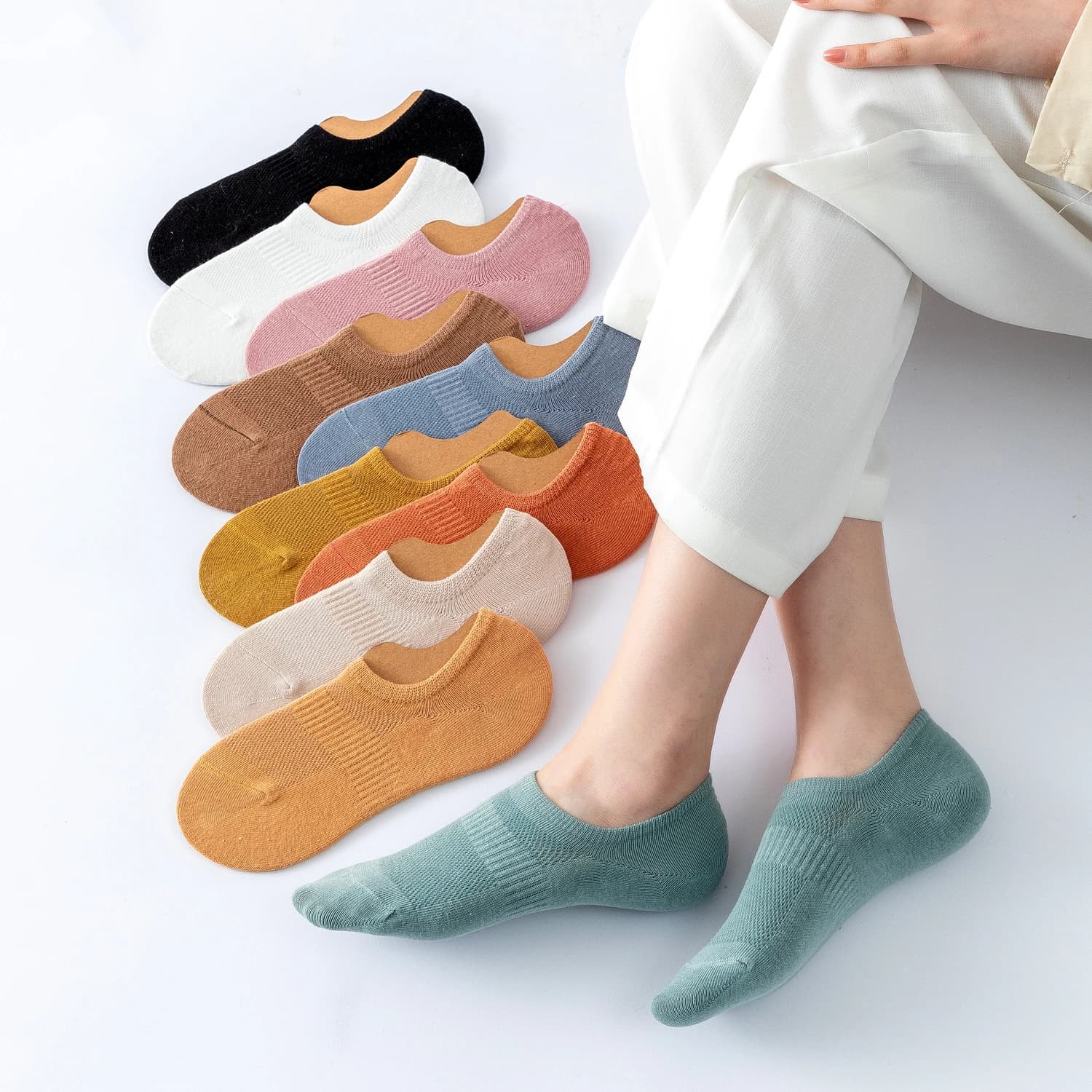 10 Paia di Calzini da Donna, Modello Sottile Estivo, in Cotone Traspirante, Antiscivolo con Silicone, Invisibili e a Taglio Basso, Disponibili in Nero e Bianco