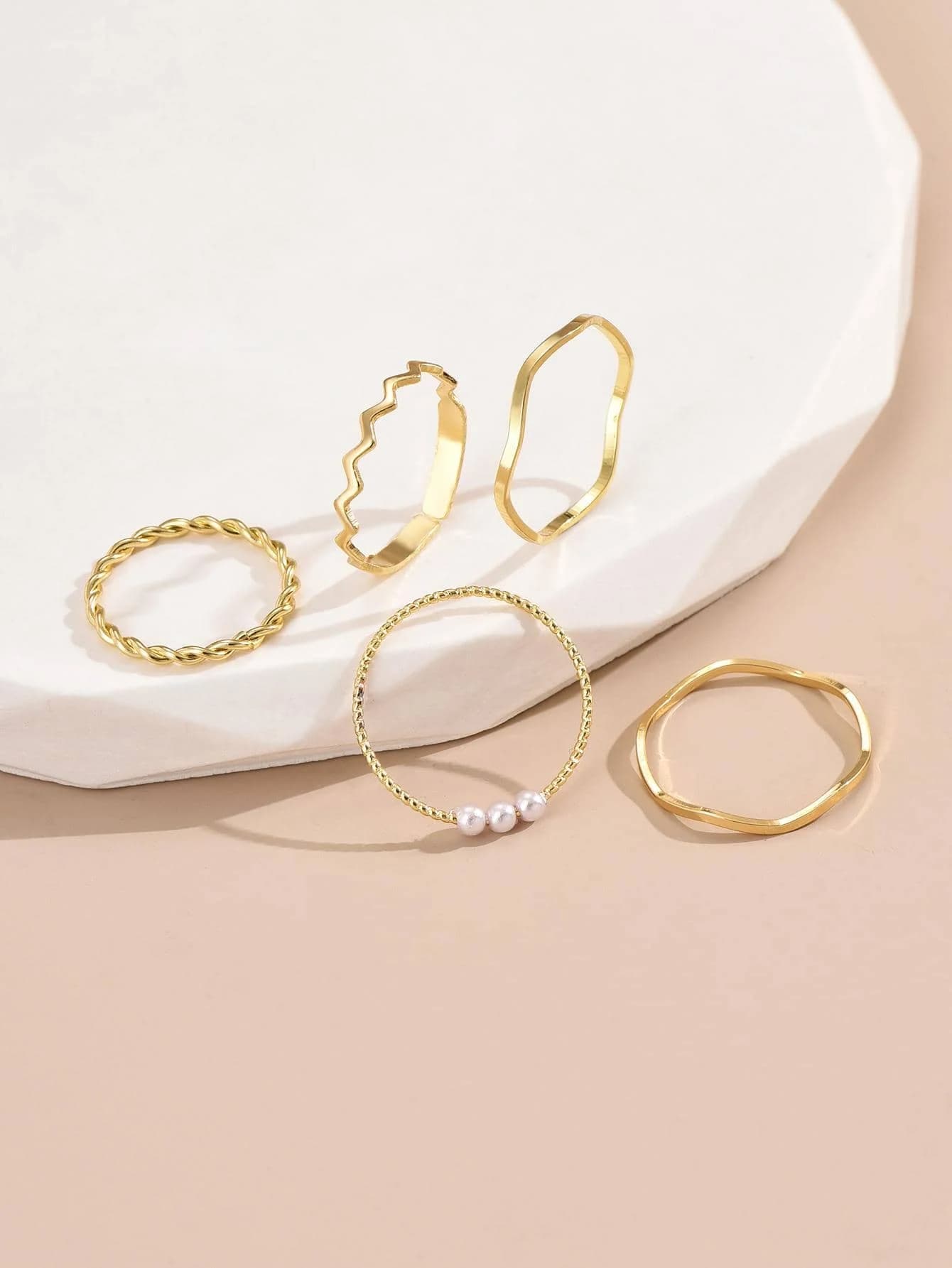 Set di 5 anelli decorativi in lega di zinco con perle finte per donna, da indossare tutti i giorni