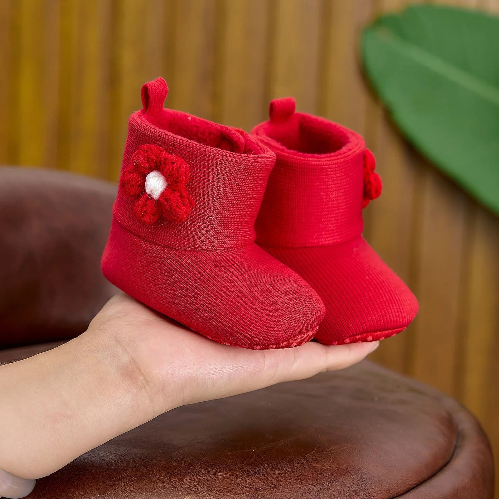 Scarpine invernali calde per neonate da 0-12 mesi, con decorazioni floreali all'uncinetto, per bambine.