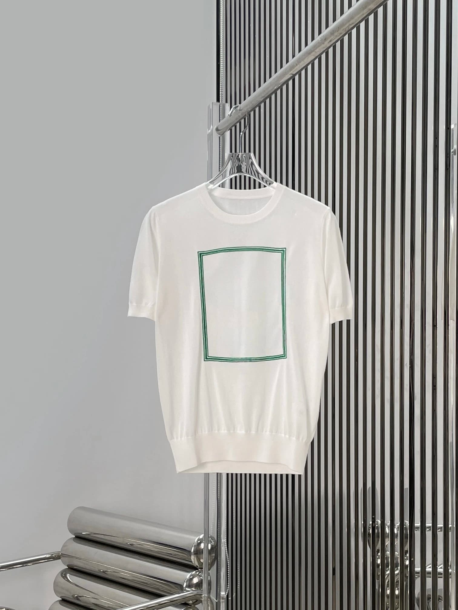 T-Shirt da Donna a Maniche Corte in Maglia con Collo Rotondo, Logo Ricamato con Cornice Quadrata Verde, Stile Casual, Moda Femminile