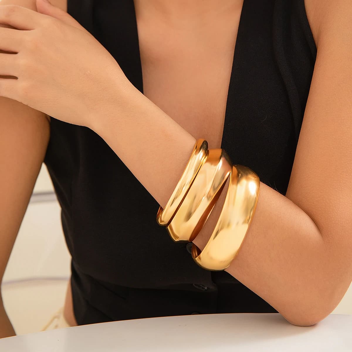 Purui Bracciale vintage multistrato color oro liscio da donna, braccialetti a forma rotonda, gioielli da indossare sulla mano, accessorio da sposa, regalo per signora