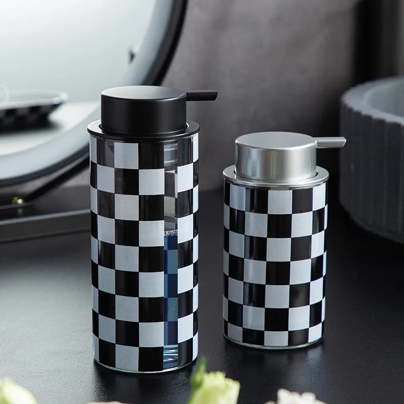 Bottiglia di lozione in ceramica di vetro a quadretti in bianco e nero Dispenser di sapone schiumogeno per le mani Portaspazzolino Sapone Accessori per il bagno