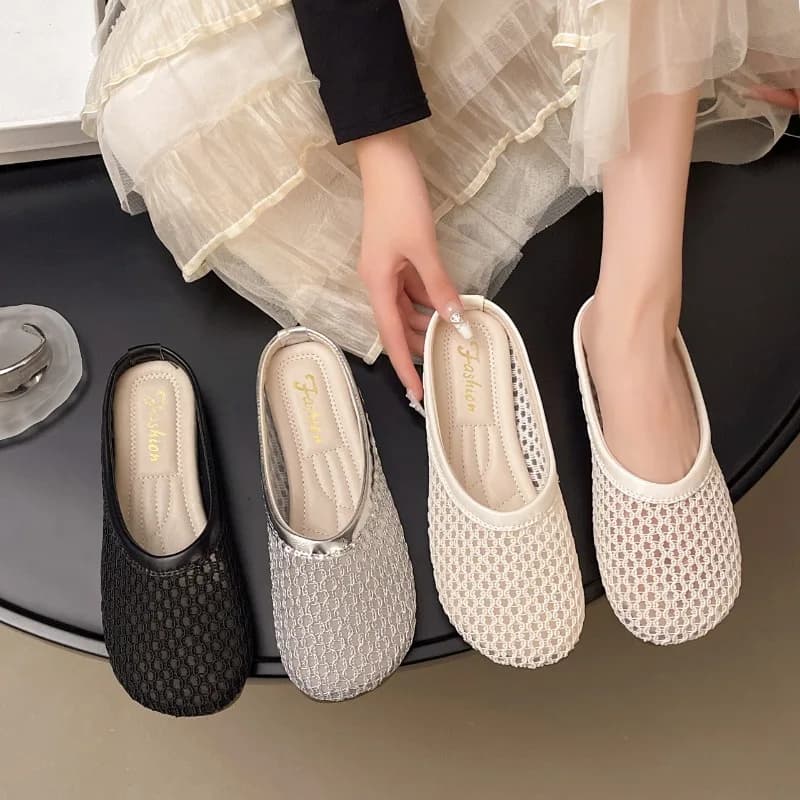 Pantofole piatte di grandi dimensioni per l'estate 2025 da donna Pantofole con calzini a rete da pesca di nuova moda con sandali casual in rete con strass