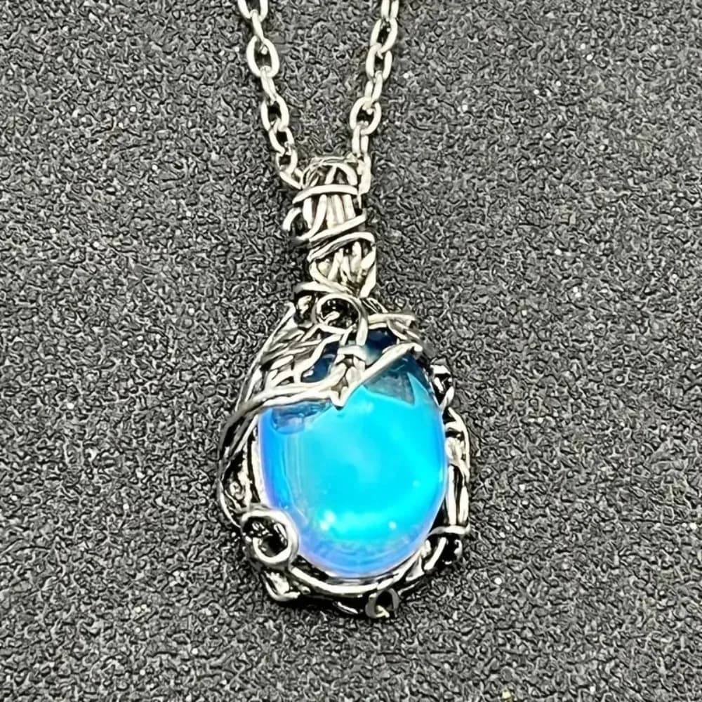 Exquisite Personality Leaves Vine Blue Aurora Glass Crystal Pendant Necklace for Women Retro Personality Jewelry Accessory Gifts
