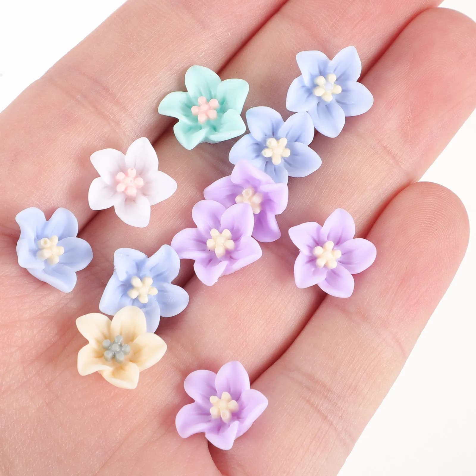 200Pcs Tiny Flower Resin Charms Delicate DIY Phone Case Decor Craft Supply for Hair Clip DIY Handmade Accessories Clothing Bags