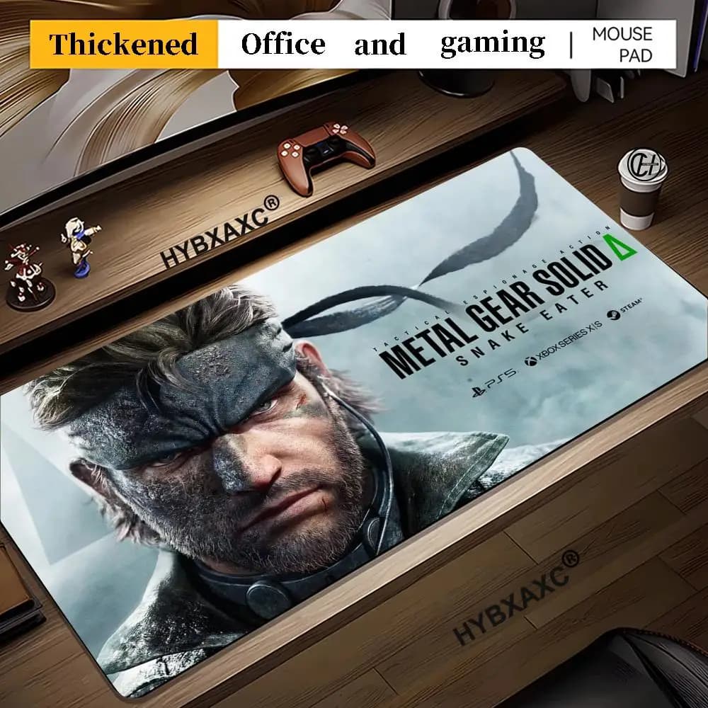 Tappetino per Mouse da Gioco HD M-Metal Gear Solid Delta Snake Eater 2024 per PC, Grande Tappetino da Scrivania con Bordi Cuciti, Base Estesa XAXC