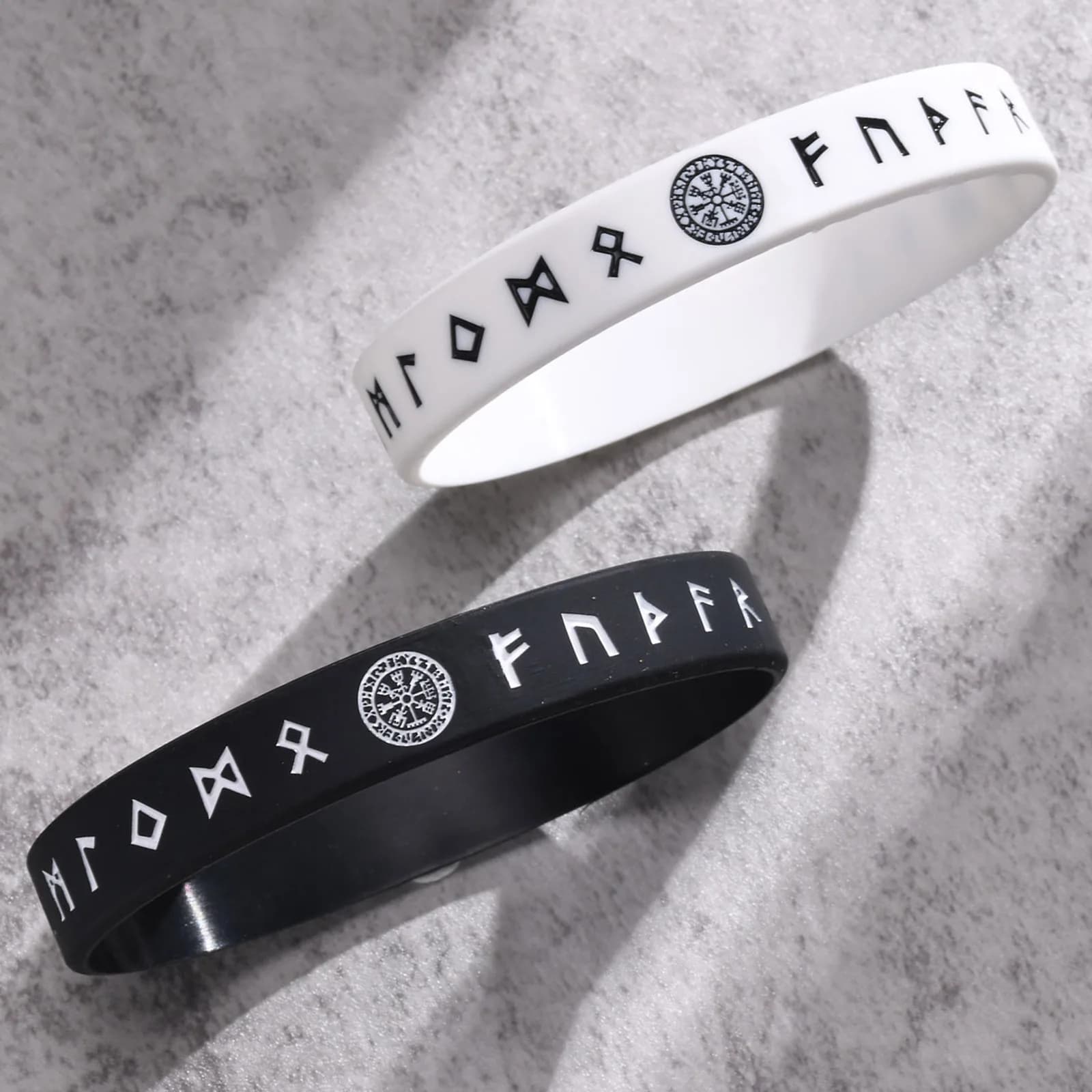 Braccialetto in Silicone Vnox 12mm per Uomo, Morbido Cinturino in Gomma Siliconica, Set Bracciale con Bussola Vichinga Nordica e Rune Almut
