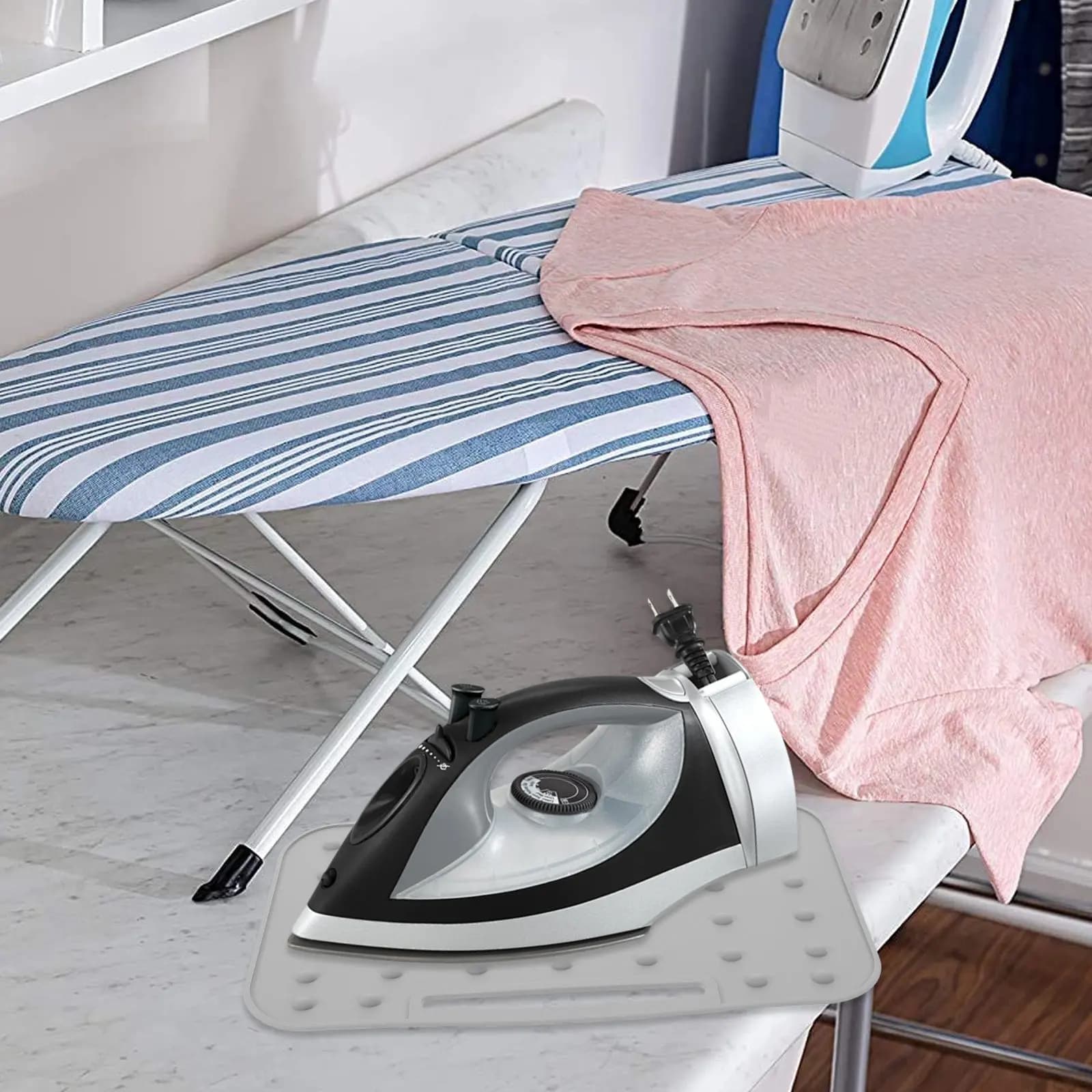 Portable Heat Resistant Silicone Ironing Mat Non Slip Iron Rest Pad for Table Top Ironing Board Travel Home Laundry Use