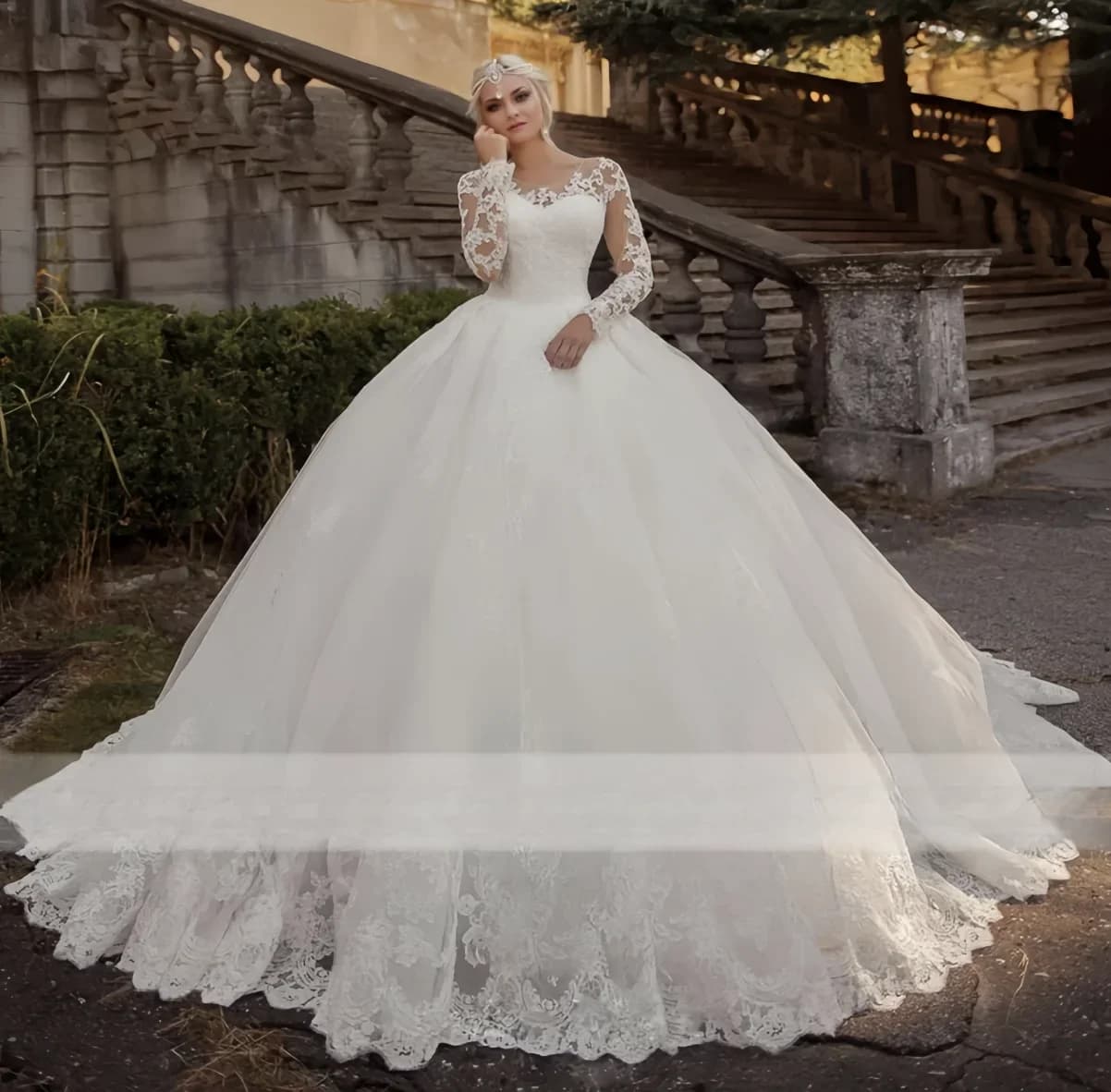 Flavinke Customzied Elegant Charming Long Sleeve Wedding Dresses with Sfera Scoop Neck in Lace Women's Bride Dresses