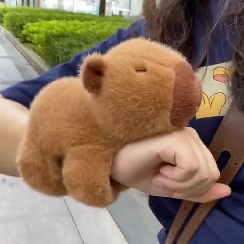 Bracciale da polso sdraiato bambola capibara bambola anello elastico simpatico peluche brutto bambola carina