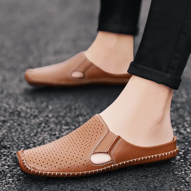 Half slippers for men's sandals 2025 New casual shoes for work Comfortable mule shoes Summer breathable slip-on beach shoes