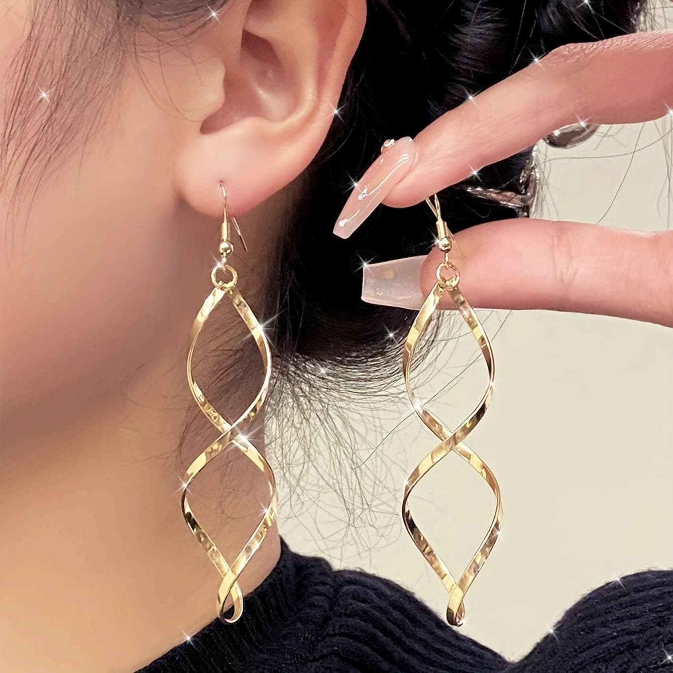 Popular Women'S Earrings, a Pair of Stylish And Unique Spiral Curved Wave Design, Perfect As a New Year Gift