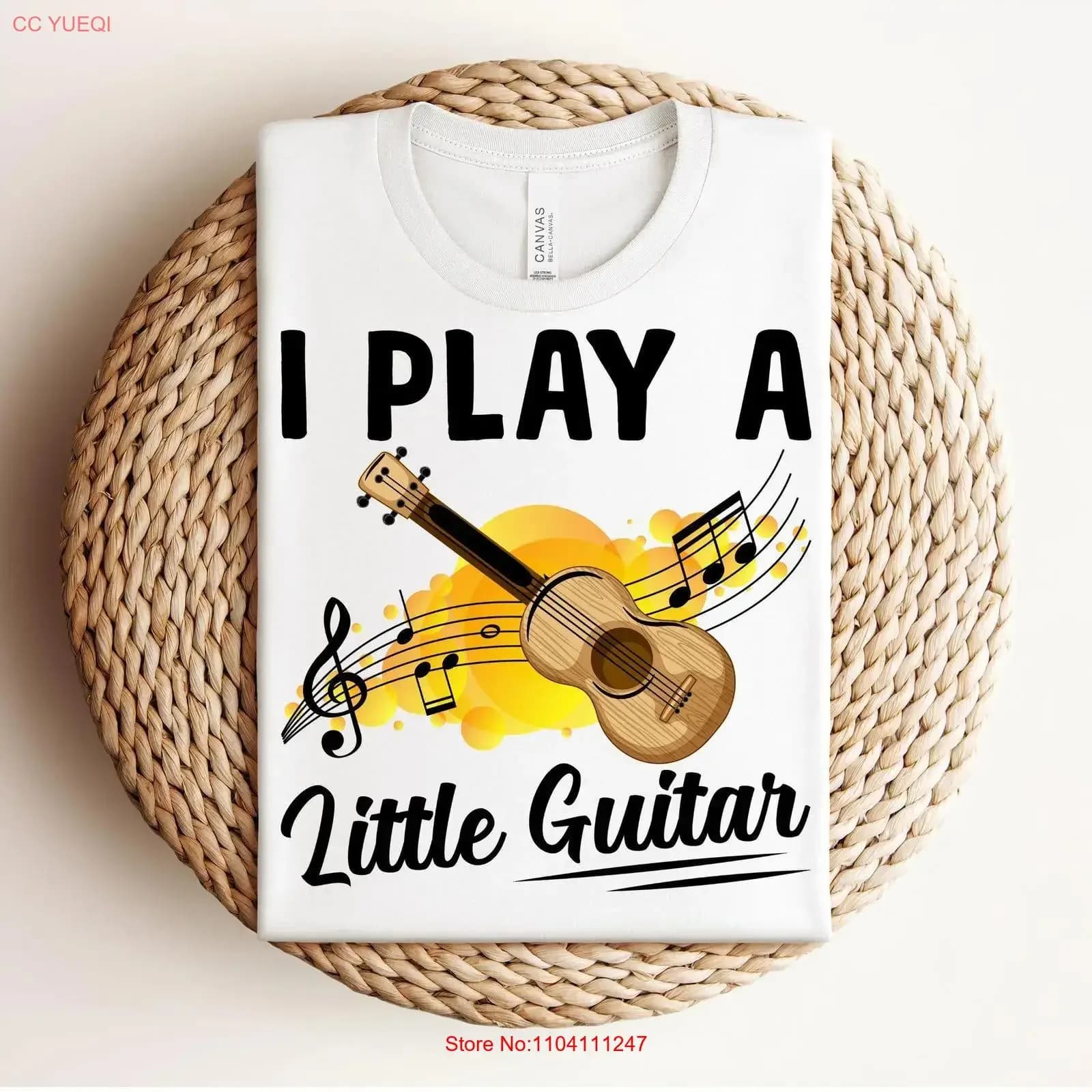 T-shirt con note musicali giocose per ukulele Sunny Melodies, grafica vintage effetto lavato, traspirante, comoda, elegante, morbida, alla moda.