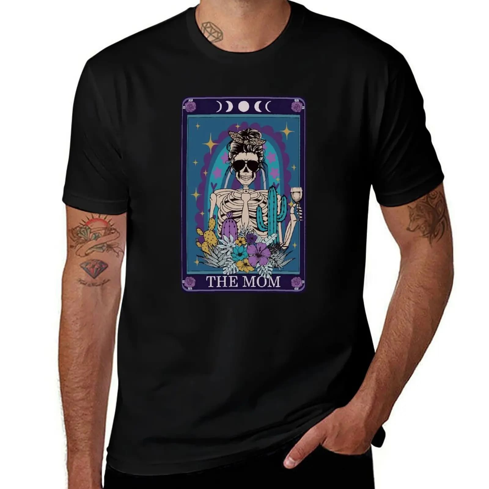 T-shirt Girocollo Taglie Forti con Stampa Teschio, Carta della Mamma, Scheletro, Halloween, Bun Tarot, Mom Messy (1)