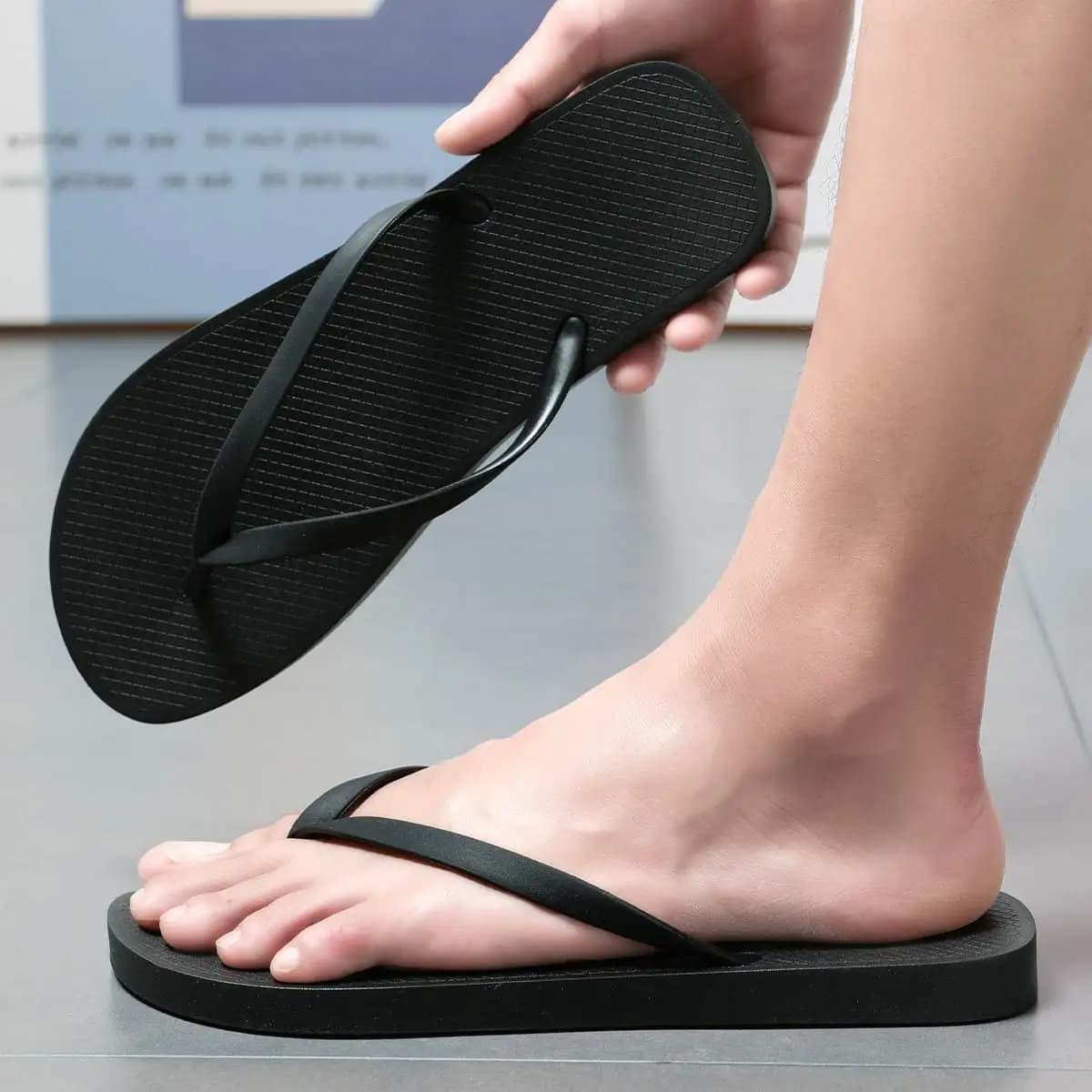 Sandali piatti alla moda per giovani, da uomo, estivi 2026, nuovi, antiscivolo, neri, con design a incrocio, resistenti all'usura, ciabatte da spiaggia per...