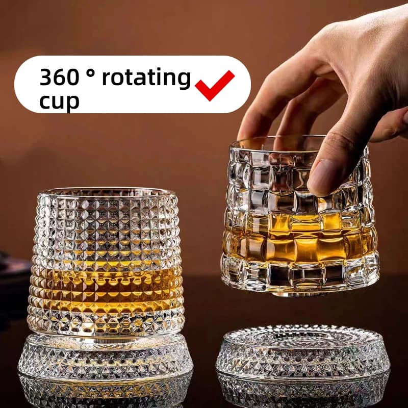 Tazza di vetro per whisky rotante in cristallo 360 Tazza di vetro creativa con bottiglia di base Bar Tazza di birra per feste Bicchieri per birra Accessorio per birra