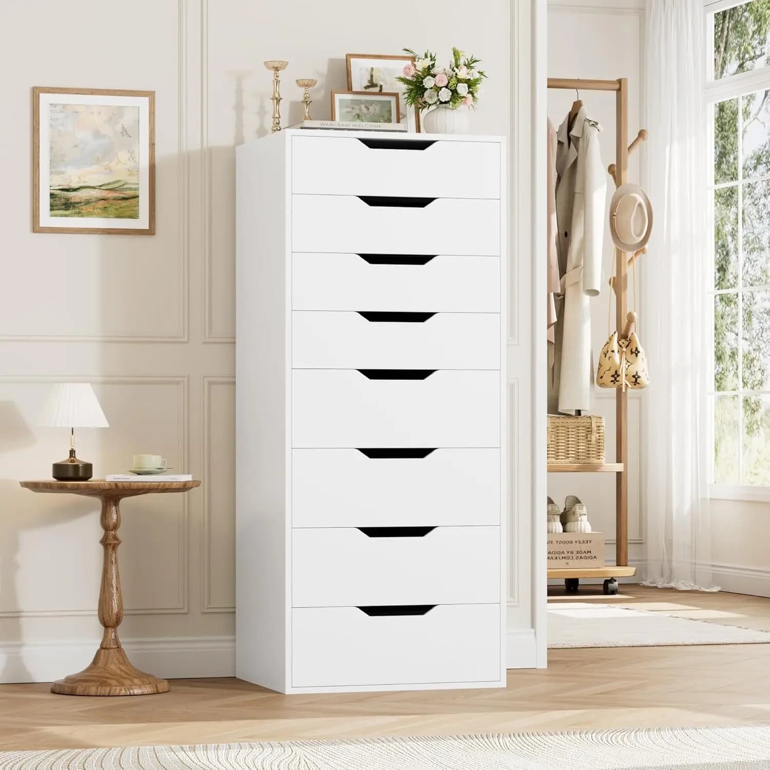 Cassettiera in Legno Bianco con 8 Cassetti per Casa e Ufficio, con Maniglie Scanalate e Ampio Spazio di Archiviazione