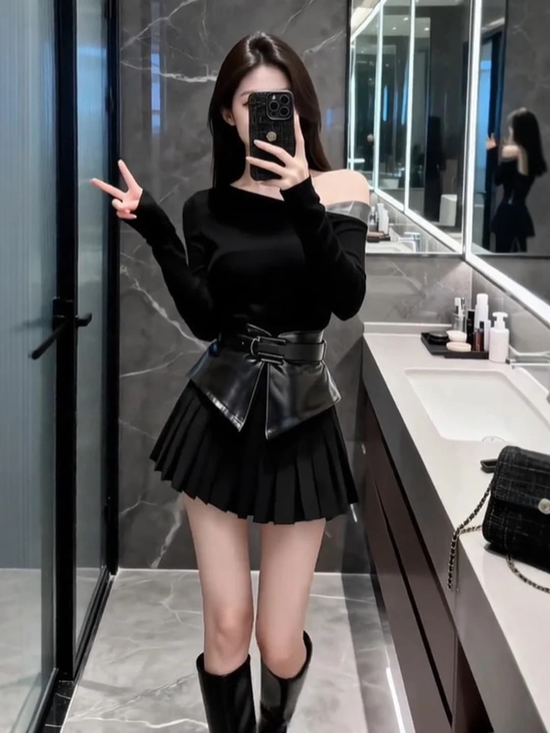 Fashionable Women's Two-Piece Set Unique Off-Shoulder Top And Skirt Spring 2026 Comfortable Korean Style Casual Wear