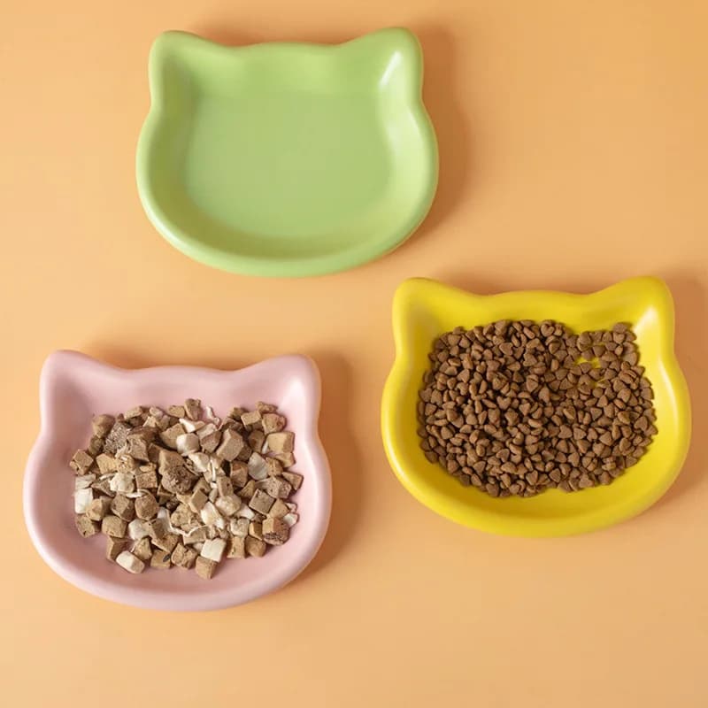 Ciotola per animali domestici a bordo basso anti-ribaltamento per snack e alimenti liofilizzati, piatto per gatti a zampe corte con bordo protettivo