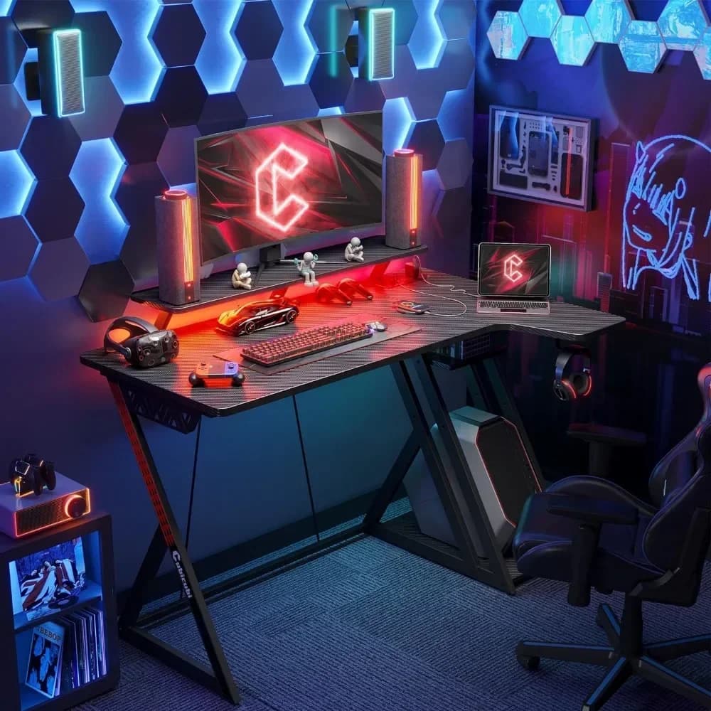 -Scrivania da gioco con prese di corrente con luci a LED, superficie in fibra di carbonio a forma di L da 40 pollici con ripiani portaoggetti, scrivanie per computer nere