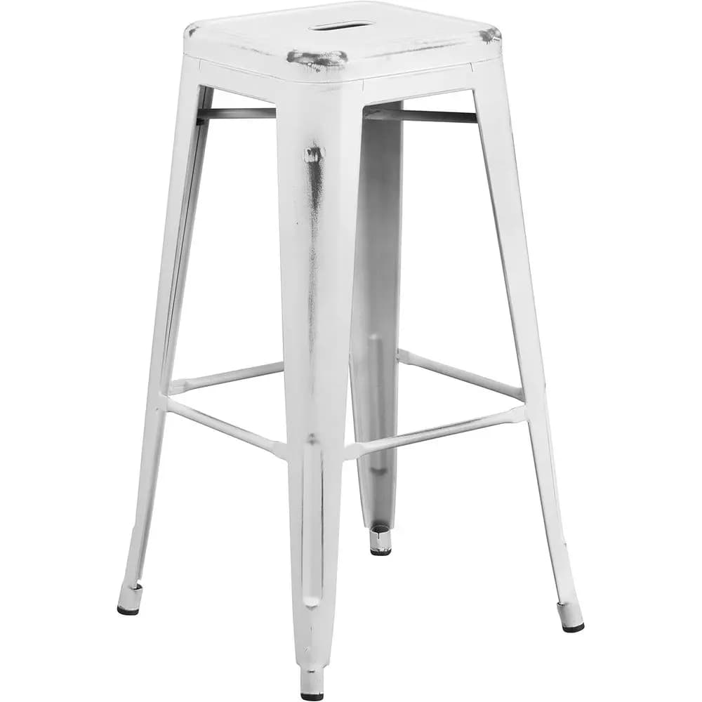 Sgabello da bar in metallo, finitura bianca anticata, base rinforzata, poggiapiedi integrato, protezioni in gomma per pavimento, design tabouret