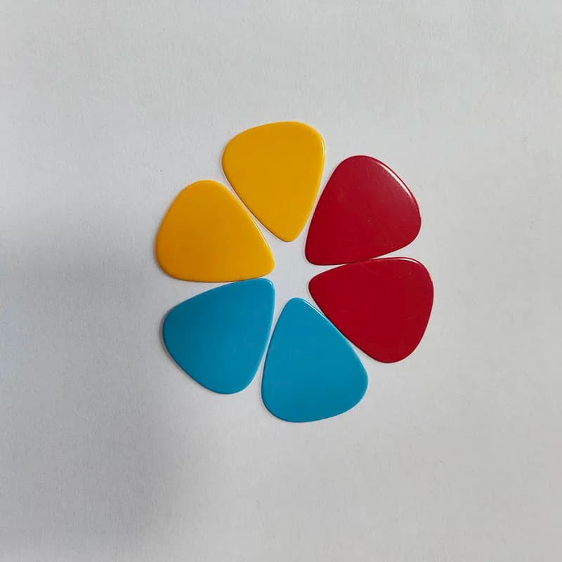 50pcs 100pcs Medium Gauge 0.71mm Pure Color Solid Yellow Blue Red Celluloid Guitar Pick Plastic Plectrum Picks Without Any Logo