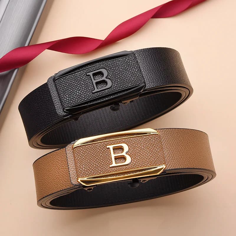 La nuova cintura con fibbia automatica senza denti, stile casual da uomo, cintura versatile per il business, cintura alla moda per giovani, adatta a tutti i pantaloni.