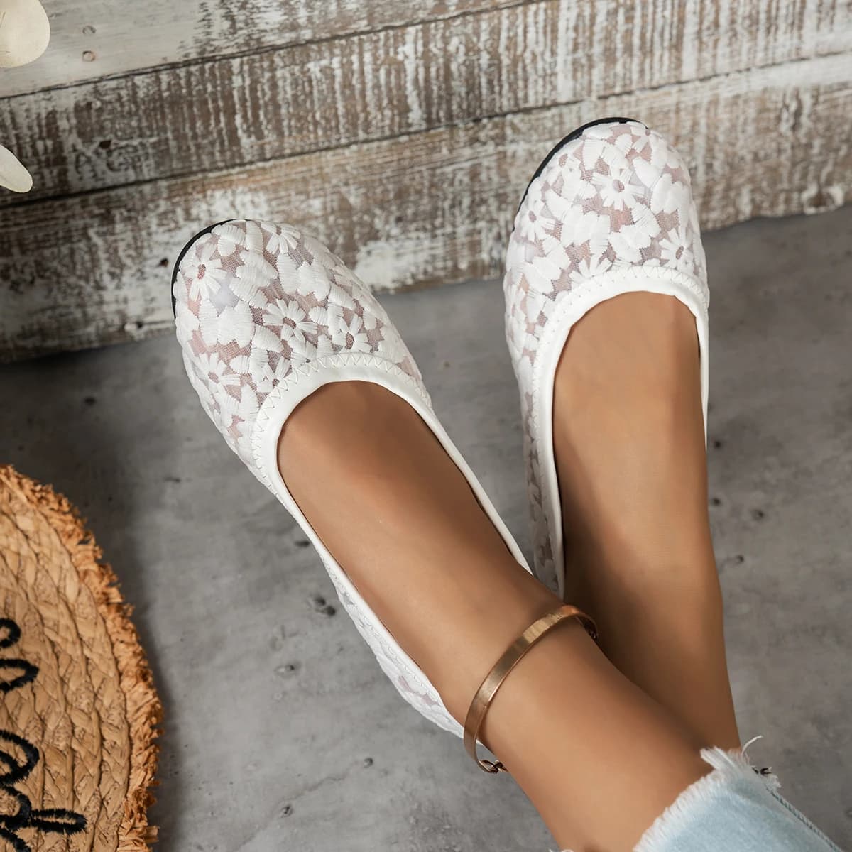 Scarpe basse Mary Jane vintage floreali dal taglio basso, design con suola piatta, mocassini slip-on essenziali per pendolari.